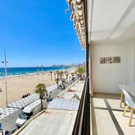 Gemelos 1 Seafront Levante Бенидорм